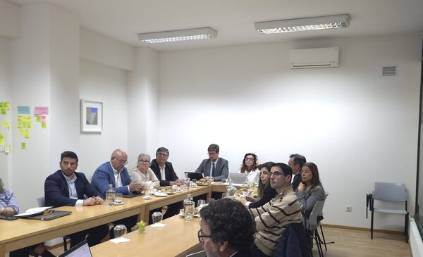 Mais proximos das pessoas ?